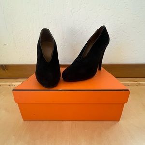 Hermes Florida suede “high cut” suede pump